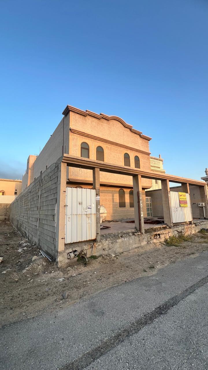 عمارة للبيع  في  القطيف حي المدارس
